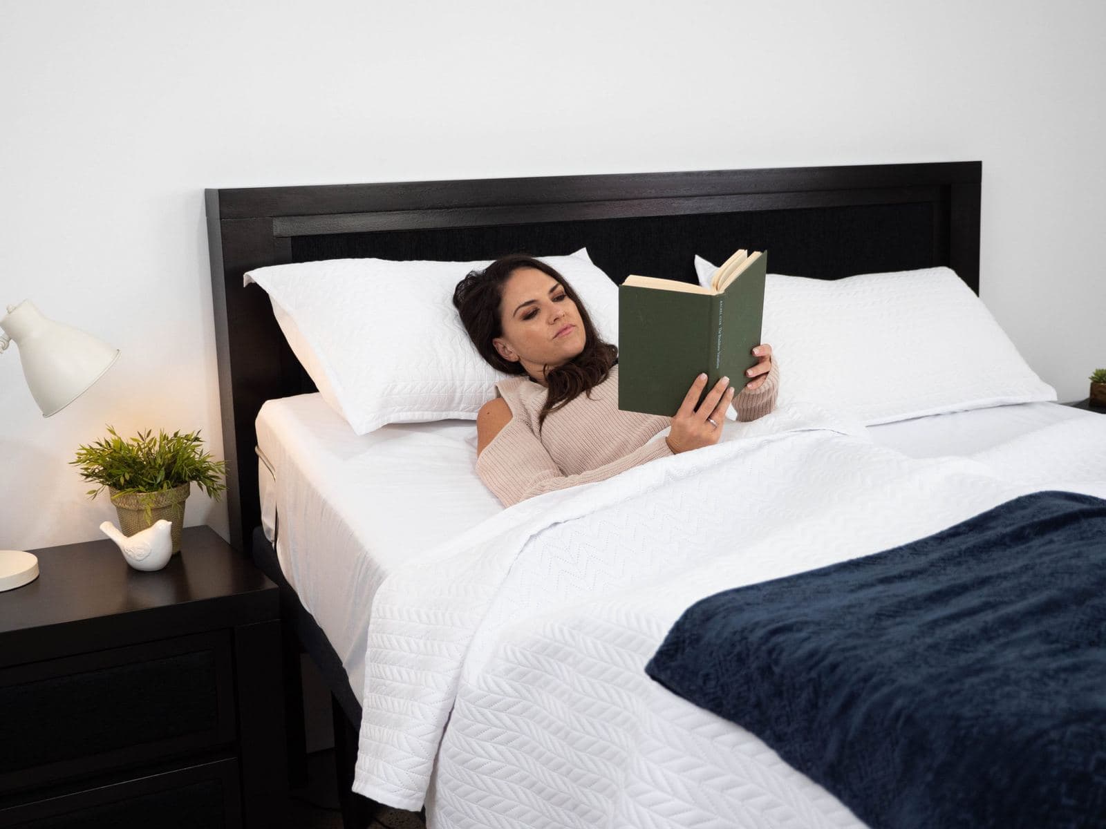 What Are the Advantages of an Electric Adjustable Bed?
