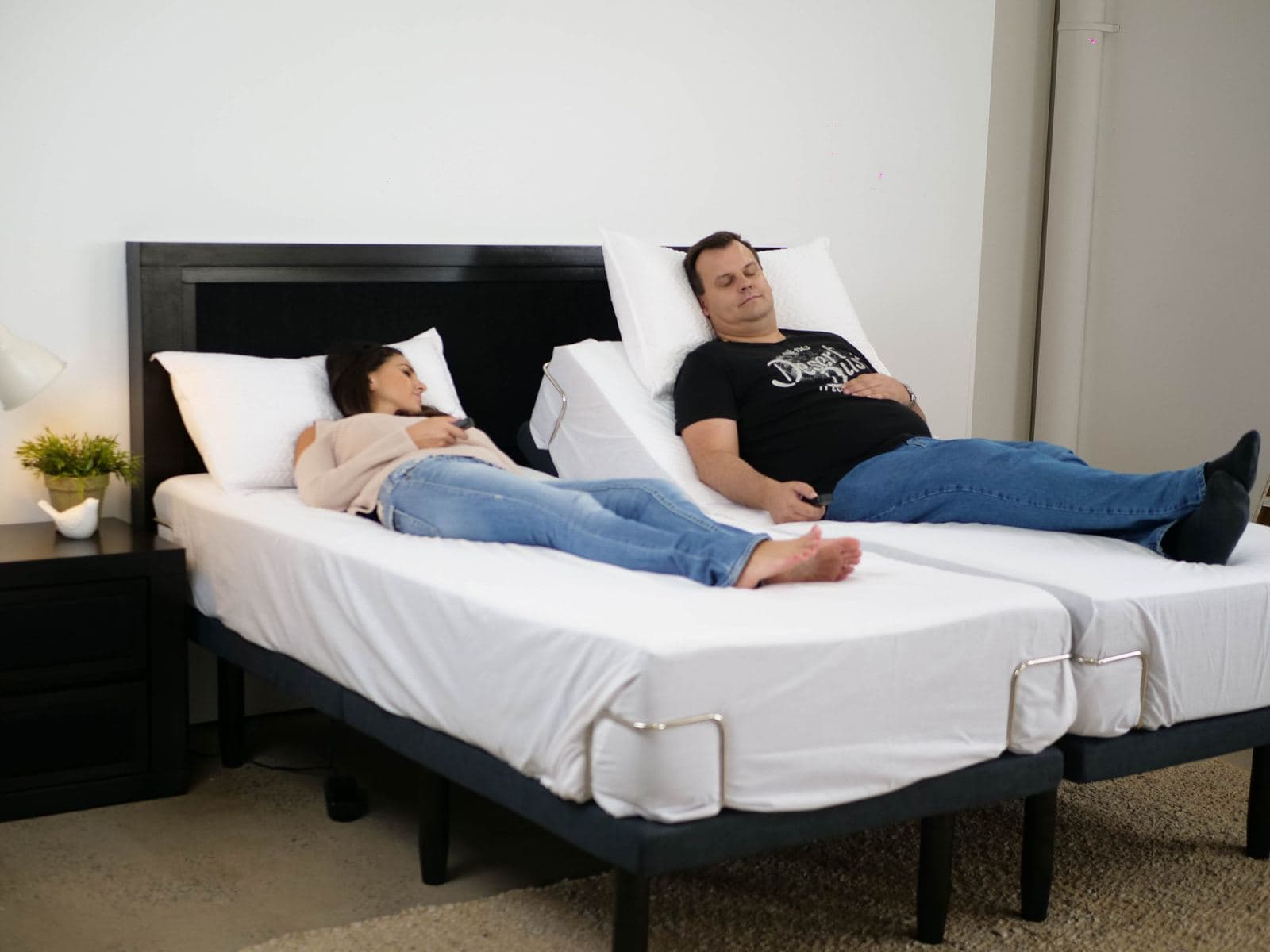 Finding the Perfect Fit: Exploring the Benefits of Split Queen vs. Standard Queen Adjustable Beds